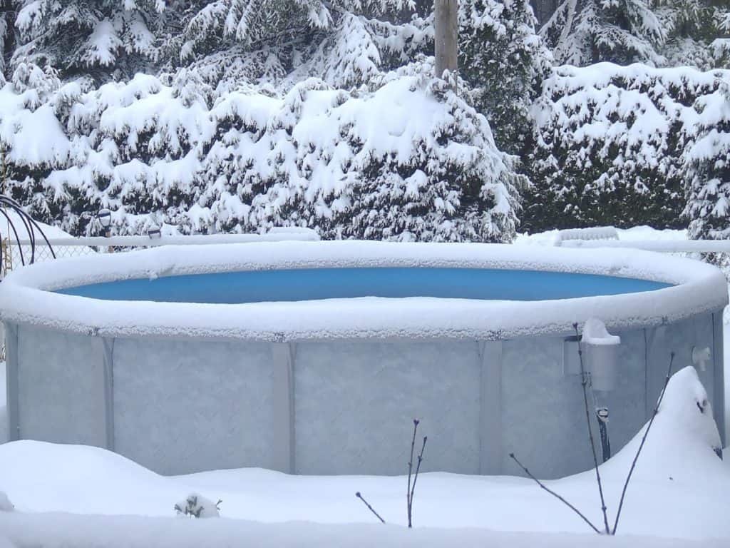 Does An Above Ground Pool Freeze Solid, How To Remove Snow From Above Ground Pool Cover